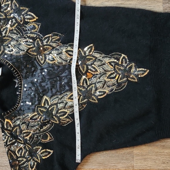 Vtg Heavily beaded and embellished black Gold angora blend sweater Sz L - Picture 8 of 9